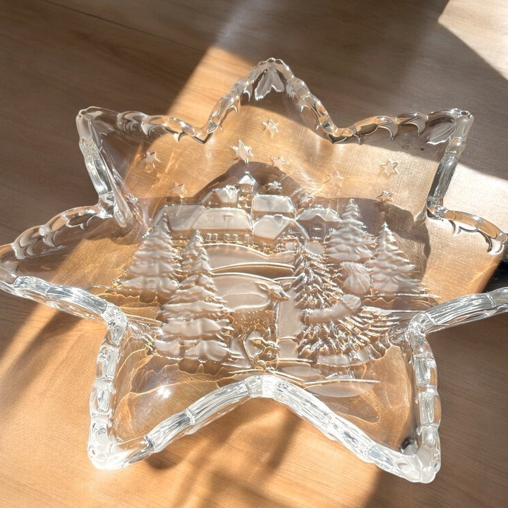 Mikasa star shaped dish, large size, charming winter scene, like new, so pretty